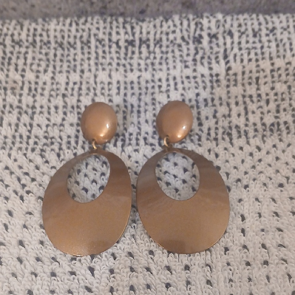Elegant Gold Oval Earrings